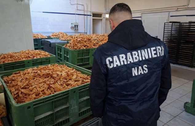 Dolci di carnevale, sequestri e multe. Chiuse quattro attività commerciali