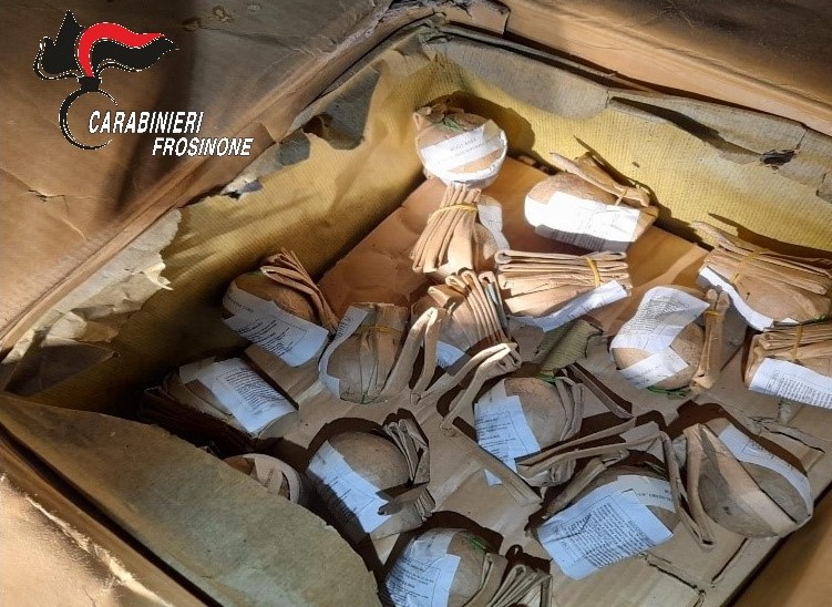 Esplode petardo in casa, grave un uomo di 52 anni. Trovato un arsenale pirotecnico artigianale