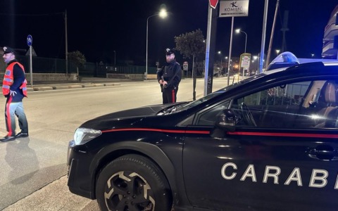Fermati con crack e contanti, denunciati uomo e donna