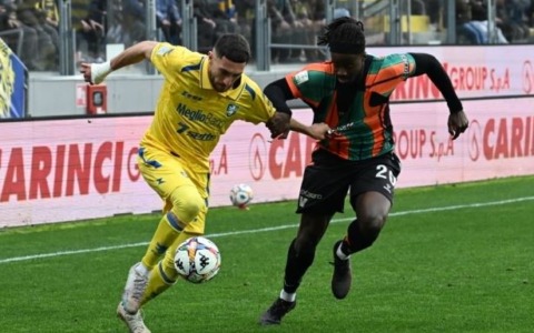 Non basta Raimondo, Frosinone sconfitto allo Stirpe dalla capolista Venezia 2-1