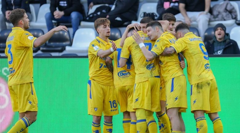 Spezia – Frosinone 0-2, i canarini restano al secondo posto