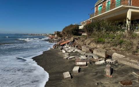 Emergenza Erosione, crolli e sgomberi al Lido. LE IMMAGINI