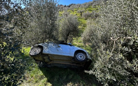 Scontro tra due auto in via Fontana San Marco, ferite due donne