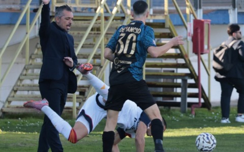 Verso Giugliano-Latina, mentre il Siracusa scivola all’ultimo posto