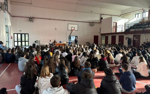 Legalità e prevenzione, la polizia incontro gli studenti della provincia