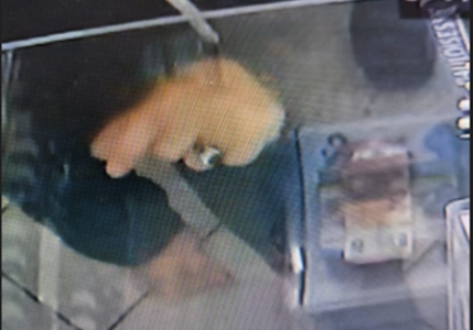 Tabaccaio aggredito e rapinato sotto casa, preso uno dei presunti responsabili