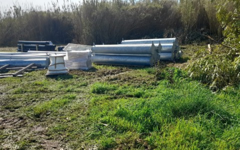 Barriere galleggianti nei canali per la raccolta dei rifiuti, avviato il progetto sperimentale