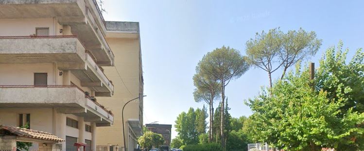 Cade dal terrazzo condominiale e muore una giovane di 18 anni