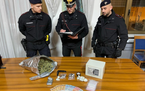 Fermato con un chilo di droga nella notte, in manette un uomo di 53 anni