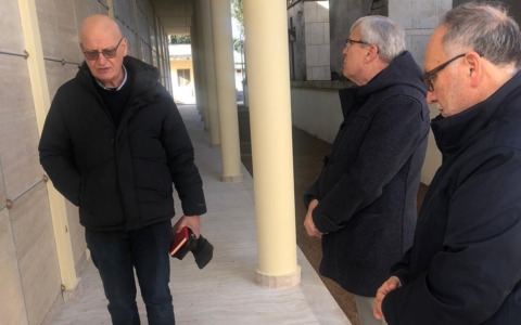 Cimitero, conclusi i lavori. Benedetti nuovi loculi e ossari