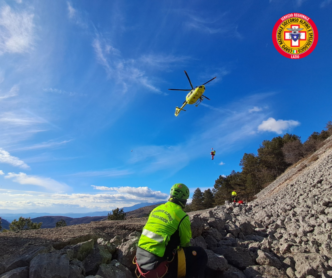 Incidente in moto: 47enne precipita in un dirupo, è grave