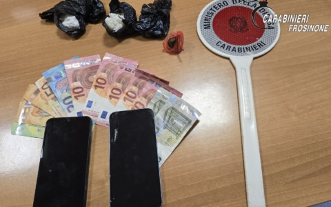 Colpisce un Carabiniere con una bottiglia e tenta la fuga, arrestato 35enne