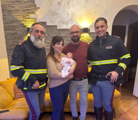 Bimba nasce grazie alla scorta della Polizia di Stato