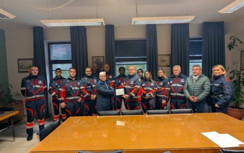 Due persone salvate a Capodanno, il Comune premia i Falchi di Pronto Intervento