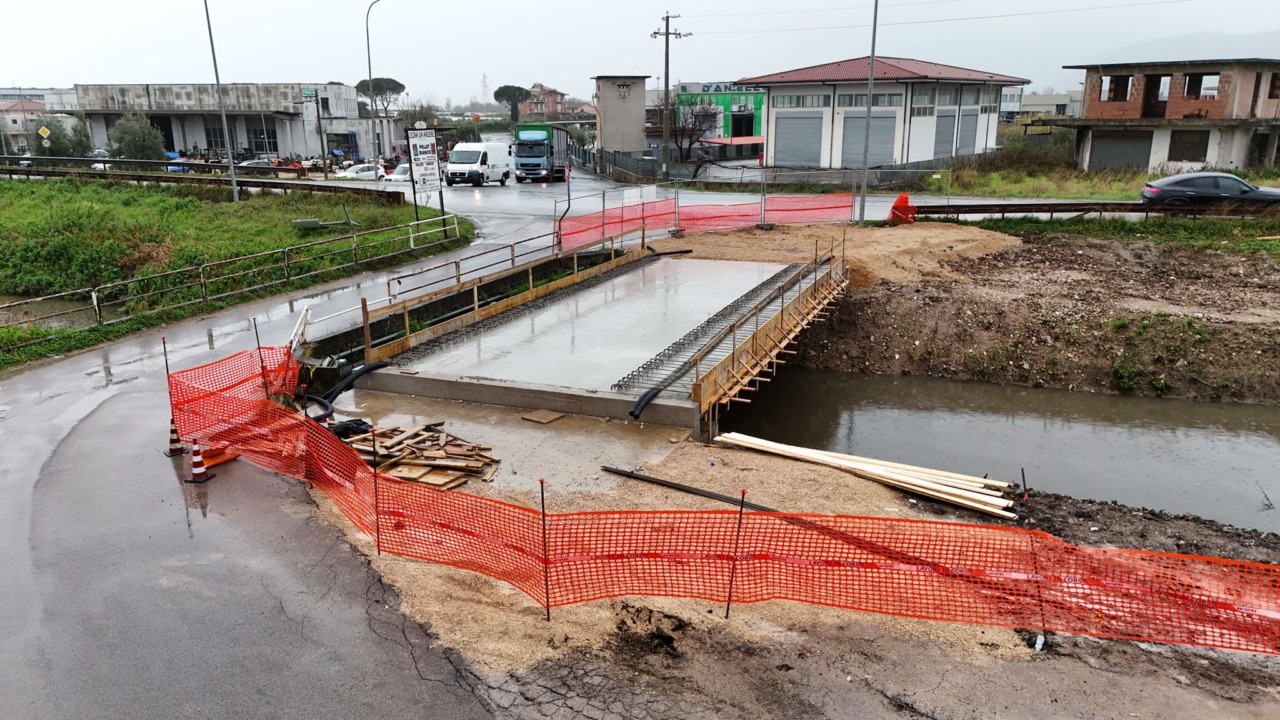 Proseguono i lavori per il nuovo ponte in Via della Torre