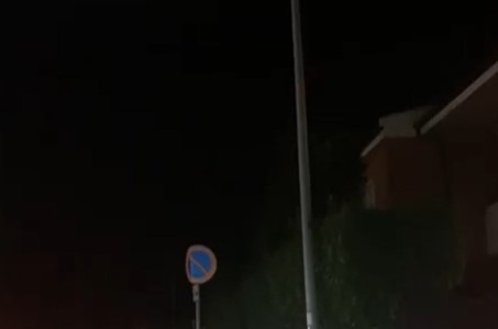 Strada al buio da oltre un mese dopo il maltempo, residenti esasperati