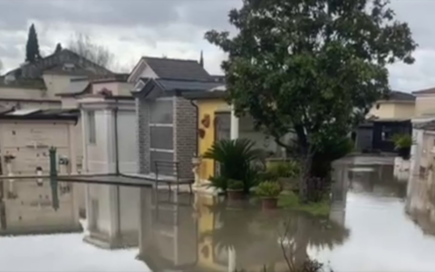 Cimitero allagato, i cittadini chiedono interventi immediati
