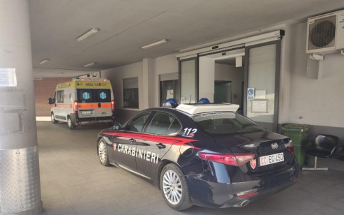 Aggredisce un infermiere in ospedale, denunciato