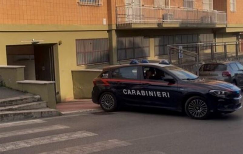 Aggredisce i Carabinieri in caserma, arrestato