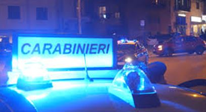 Crea il panico in strada e aggredisce i Carabinieri, arrestato