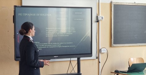 Legalità e codice rosso, i Carabinieri incontrano gli studenti