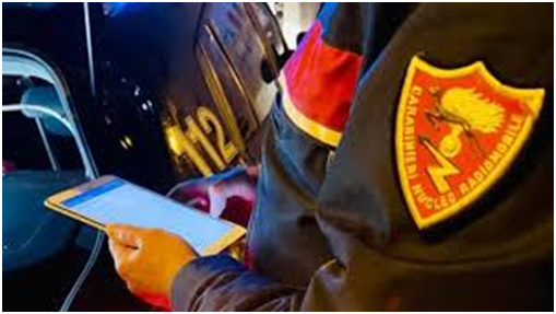 Perde il controllo dell’auto e tampona due vetture. Denunciato un uomo di 74 anni