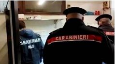 Controlli dei Carabinieri in un locale di intrattenimento