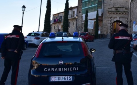 Violenza davanti ad un locale, daspo urbano per un anno per un minorenne