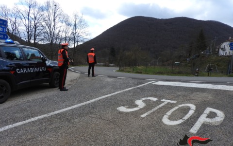 Rissa davanti a un locale, Daspo Willy per sei giovani
