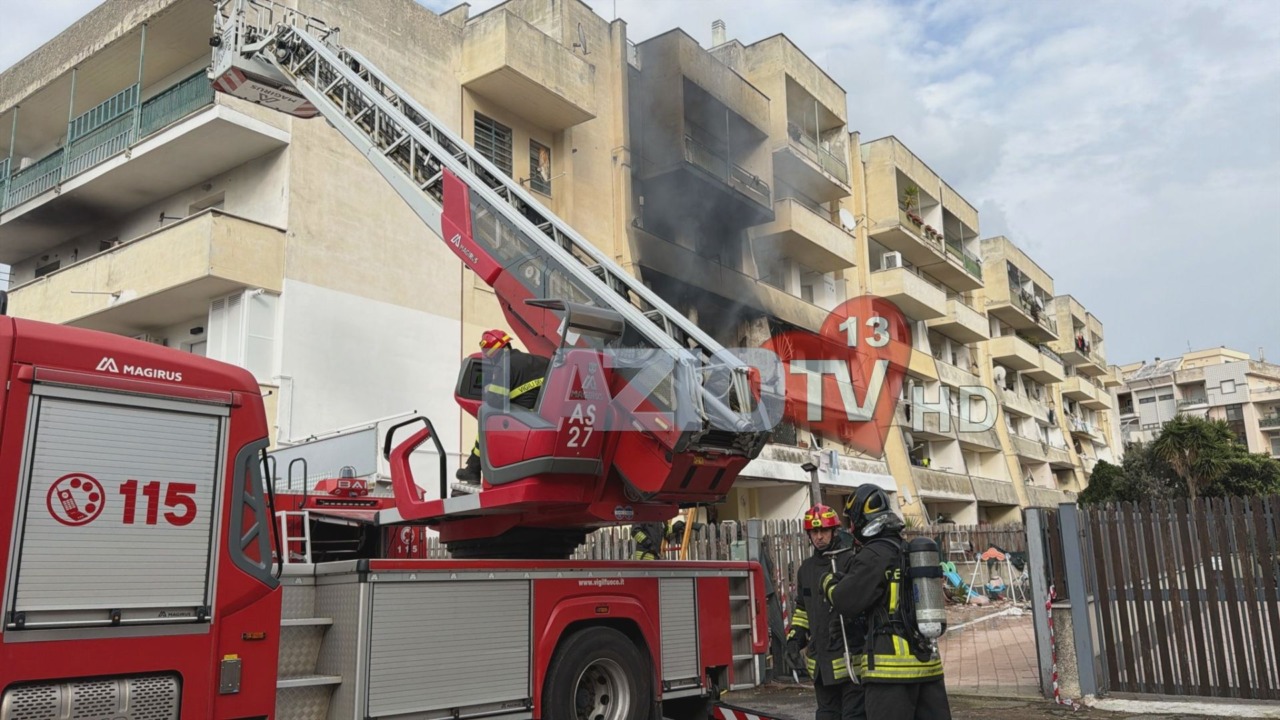 Esplosione in una palazzina nel Quartiere Europa, grave una donna. 9 appartamenti inagibili/FOTO