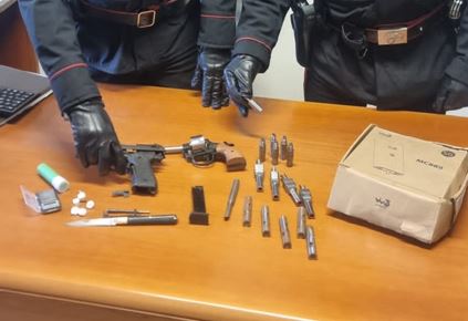 Droga e armi, arrestato un 45enne