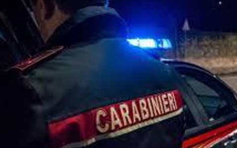 Tentano di aggredire un giovane danneggiandogli l’autovettura