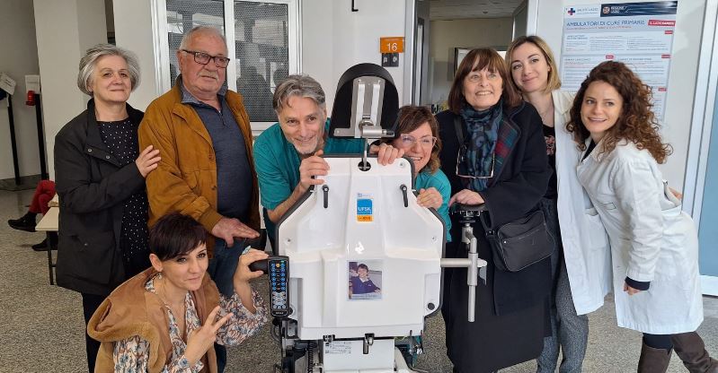 Nuova donazione all’ospedale Goretti: una poltrona letto per la sala operatoria di Oculistica