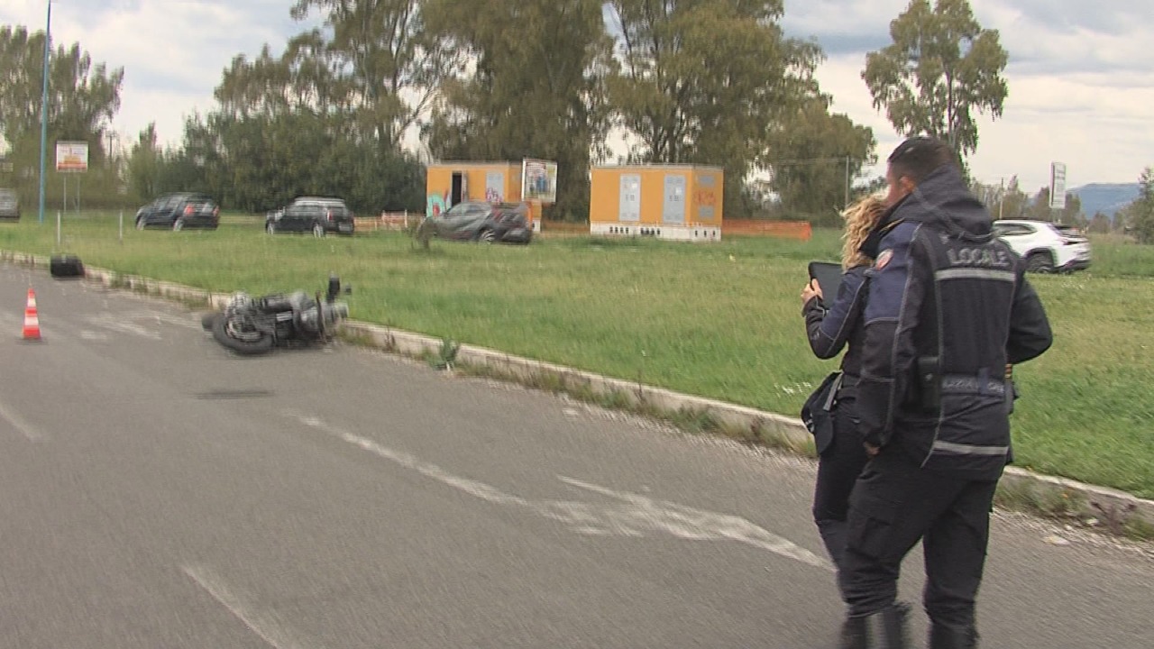 Cade in moto e muore, la vittima è Davide Ghirotto. LE IMMAGINI