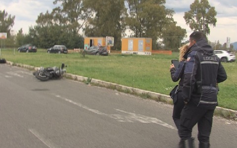 Cade in moto e muore, la vittima è Davide Ghirotto. LE IMMAGINI