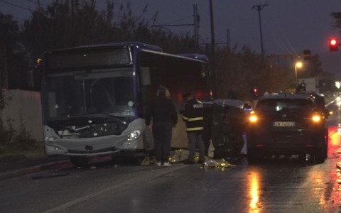 Ape contro autobus sull’Appia, muore un anziano