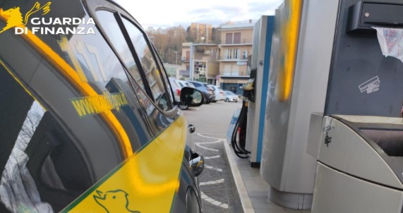 Prezzo dei Carburanti, irregolarità in 18 distributori