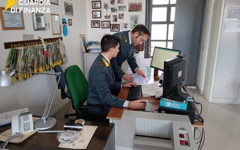 Corruzione e (auto)riciclaggio, chiuse le indagini. 11 indagati tra cui 3 dipendenti della Camera di Commercio