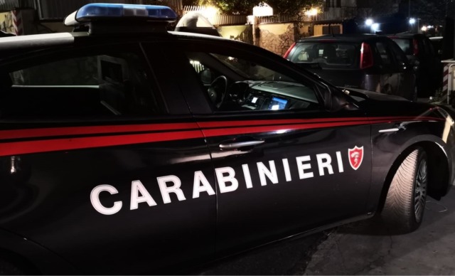 Segregata in casa e minacciata con un machete, salvata dai Carabinieri