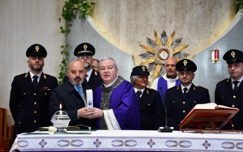 Giardino della Memoria di Capaci, il Questore consegna all’Arcivescovo Vari la boccetta dell’olio