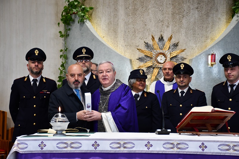 Giardino della Memoria di Capaci, il Questore consegna all’Arcivescovo Vari la boccetta dell’olio