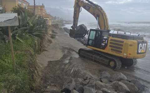 Erosione e mareggiate, 400mila euro per proteggere la costa