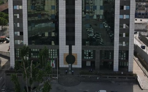 Un esposto alla DDA di Napoli mette nel mirino l’appalto rifiuti da 100 milioni di euro