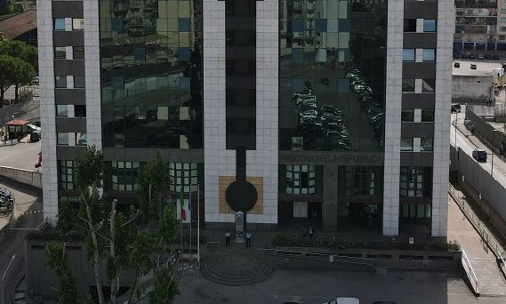 Un esposto alla DDA di Napoli mette nel mirino l’appalto rifiuti da 100 milioni di euro