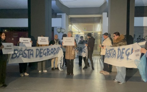“Basta degrado”, la protesta dei residenti di via Don Morosini a Monitor. LE INTERVISTE