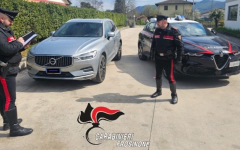 Ruba un’auto a Sessa Aurunca, denunciato un uomo di 51 anni