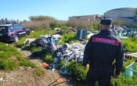 Abbandono di rifiuti speciali, denunciato il titolare di un’impresa