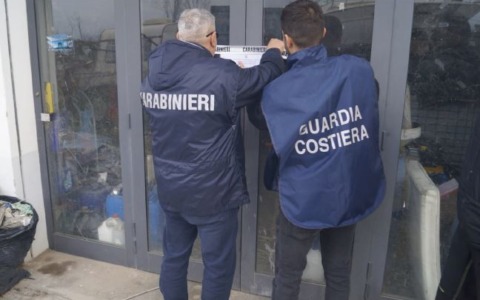 Rimessaggio nautico abusivo su terreno agricolo senza variazione di destinazione d’uso