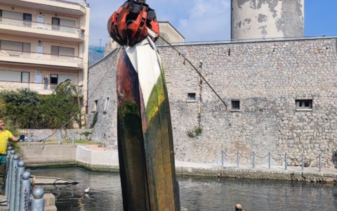 Rimossi i relitti nella darsena della Torre di Mola, intervento per la tutela del mare