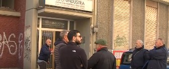 Cassa integrazione alla Sicamb, la manifestazione dei lavoratori. LE INTERVISTE